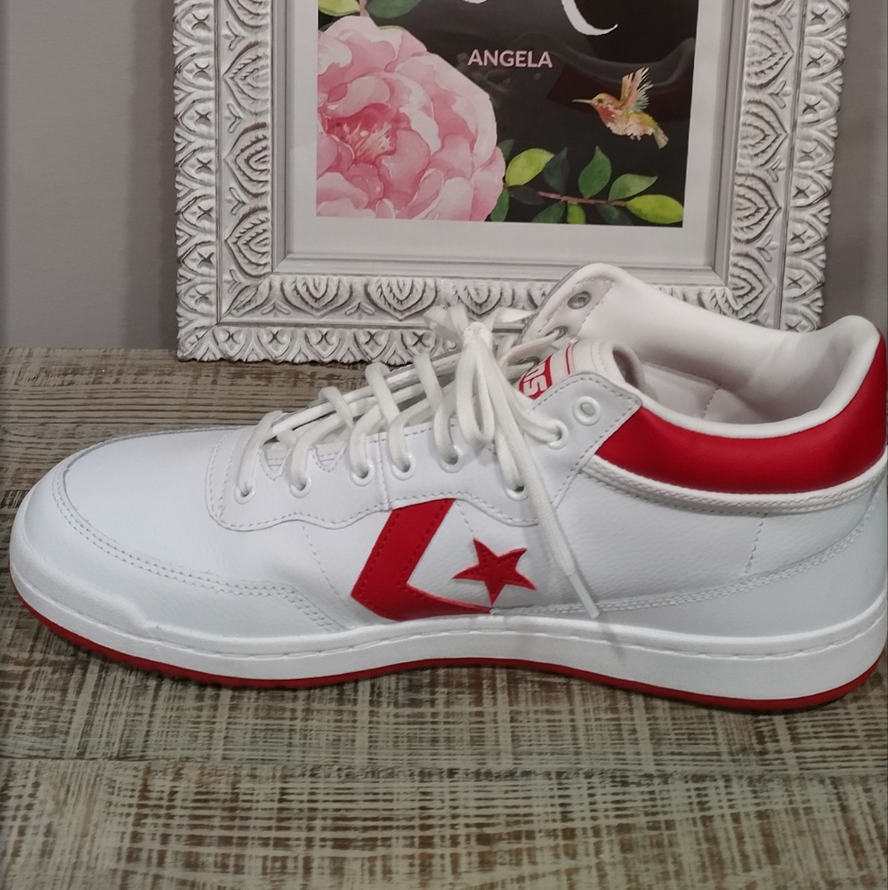 Converse Unisex Cons White and Red Star Sneakers - Picture 6 of 15
